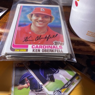 (25) random 1982 topps baseball cards 