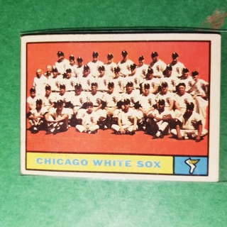 1961 - TOPPS BASEBALL CARD NO. 7 - CHICAGO TEAM - WHITE SOX