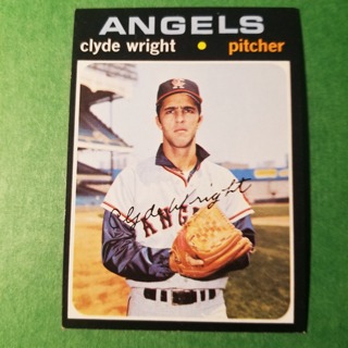  1971 Topps Vintage Baseball Card # 240 - CLYDE WRIGHT - ANGELS - NRMT/MT