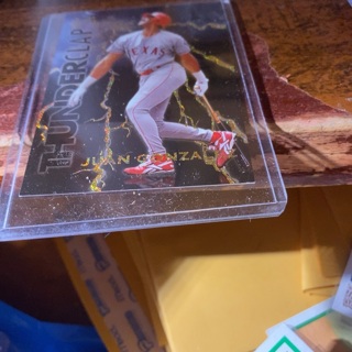1997 fleer ultra thunder clap Juan Gonzalez baseball card 