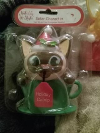 Swinging tag cat solar powered character