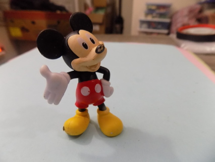 2 1/2 inch tall Mickey Mouse pvc toy has hand out extended