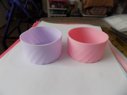 Set of 2 silicone boots for drinking tumblers keep them from sliding 1 purple 1 pink