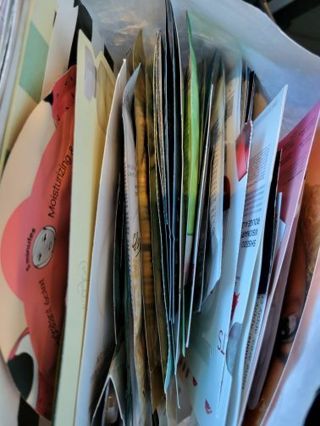 SUPER LARGE LOT OF NEW SEALED (45) SINGLE USE HEALTH & BEAUTY,  (41) PERFUME CARDS, SKIN - 86 TOTAL!