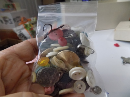 Baggie # 2 assorted vintage buttons