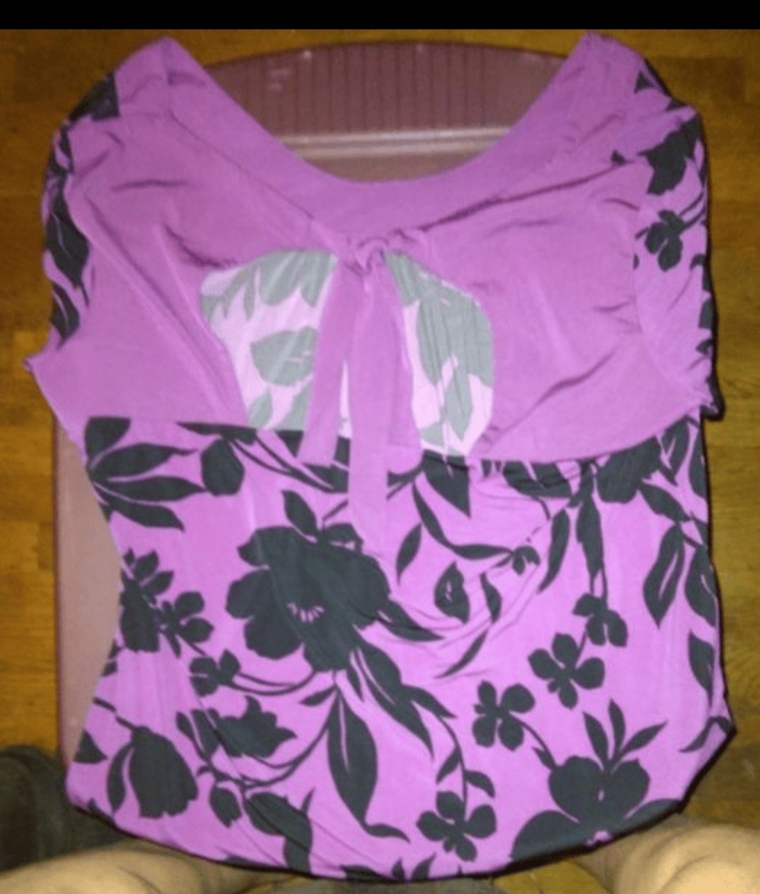 Free: Woman's Plus Size Top - 18/20