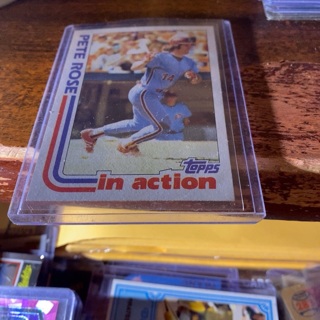 1982 topps in action Pete rose baseball card 