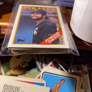 (25) random 1988 topps baseball cards 