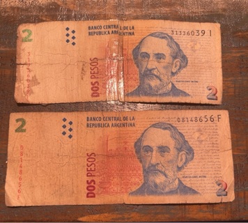 Pair of Argentine Dos Pesos Banknote