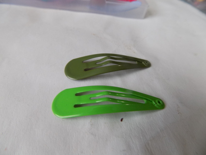Pair of metal hair clips # 32  1 avocado green 1 lime green