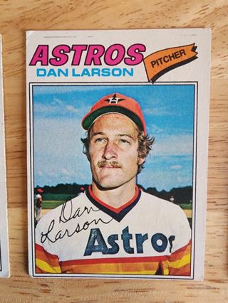 77 Topps Dan Larson #641