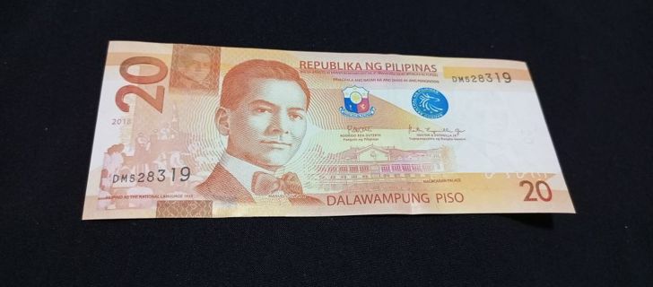 PHILIPPINE BANKNOTE - TWENTY PESOS Auction #1 Serial # DM528319