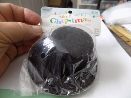 NIP plastic top hat for Christmas crafts