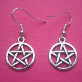 1 NEW Pair Stunning Pentacle STAR EARRINGS SILVER TONED Dangle Earring Wicca Witch Pagan Nature