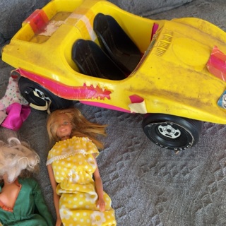 Vintage Barbie Dune-buggy & dolls w/accessories