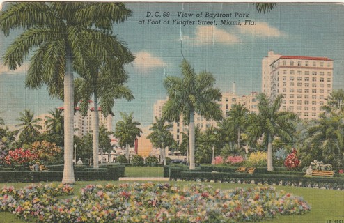 Vintage Used Postcard: d: 1945 Bayfront Park, Flagler Street, Miami, FL