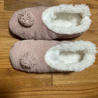 Brand New Plush Non-Slip Comfortable Slippers.     Size: 8-8.5