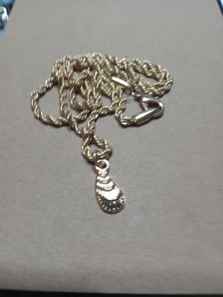 Gold Tone Oyster Shell Rope Necklace