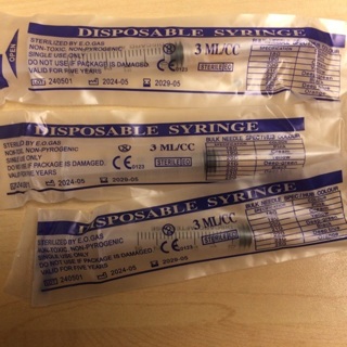 Disposable syringe with needle