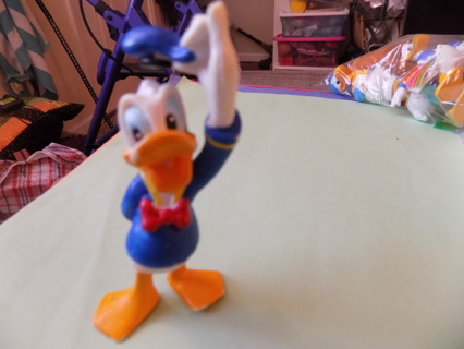 Vintage Donald Duck 3 1/2 inch pvc toy Tipping his hat