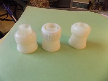 Set of 3 white plastic couplers for cake decorating tips for on decorator bag