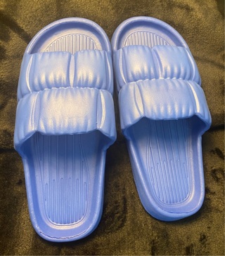 Men/Women Sliders - Brand New in packaging! 