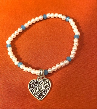 ★★  Beautiful MOM bracelet  ★★  New!! Stretchy blue white bead bracelet
