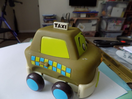 Battat B Wheelie Army green taxi pull back & go action car