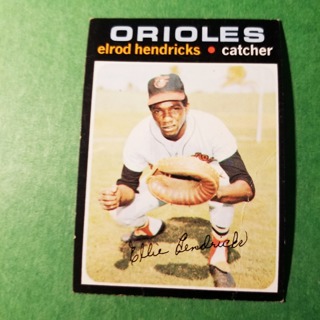 1971 Topps Vintage Baseball Card # 219 - ELROD HENDRICKS - ORIOLES - NRMT+