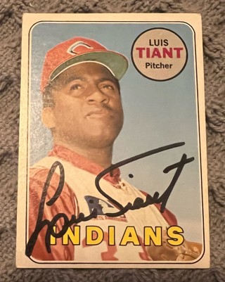 1969 Topps Luis Tiant signed