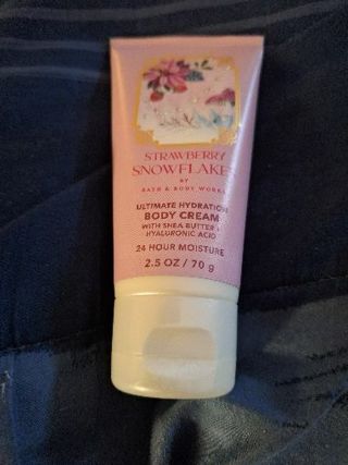 BBW strawberry snowflakes body cream