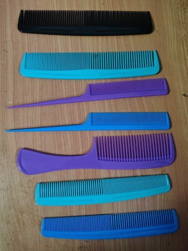 FREE: 7 New various size combs