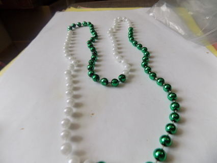 Necklace 1/2 green and 1/2 white beads