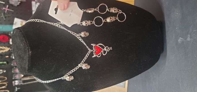 Goth skull heart necklace bracelet set