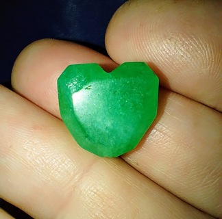 GEMSTONE NATURAL EMERALD BIG 14.72 CARATS AND RARE HEART SHAPE CUT NEVER SEEN ONE BEFORE SO BUY IT!