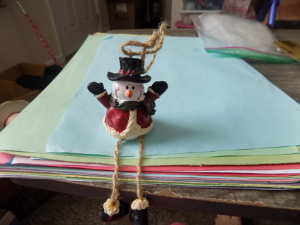 5 inch tall resin snowman shelf sitter ornament dangley legs on jute string