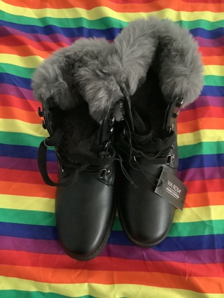 Via Rosa Women’s Footwear Black Ankle Boot With Grey Fur Trim Brand New With Tag Retails $54.00