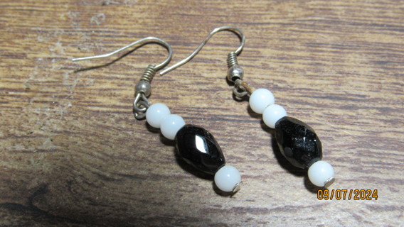 BALCK AND WHITE EARRINGS