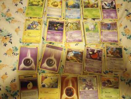 Lot of 20 Pokemon trading cards + get whats in the picture! 