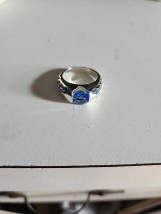 Ladies silver and blue fashion ring size 6