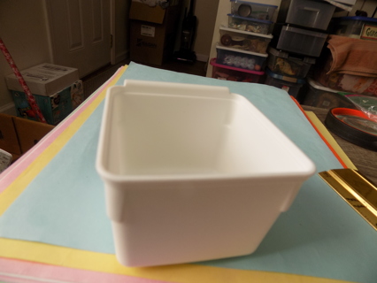 Rubbermaid small 3 inch square x 2 inch tall plastic container