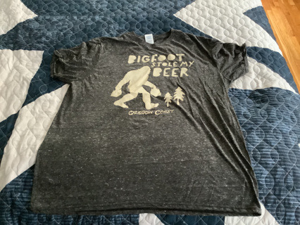 Bigfoot Stole My Beer Oregon Coast Men’s T-shirt XL Grey Brand New Without Tag