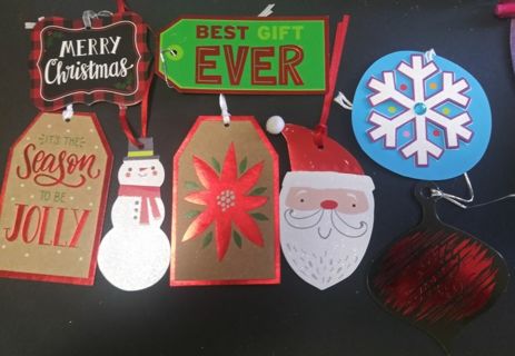 8 Christmas gift tags