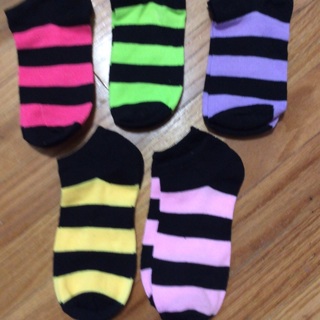 Brand New 5 Pairs of Women’s Sneaker Socks. Multi 