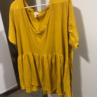 Woman’s mustard color top 