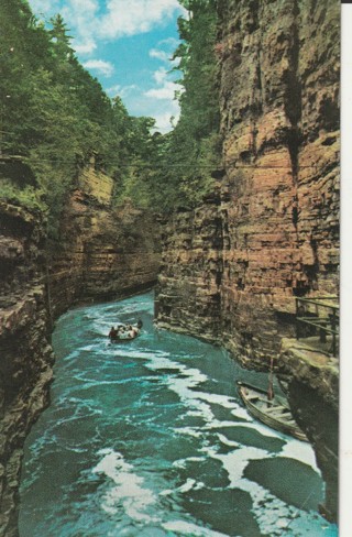 Vintage Unused Postcard: GIN: Boat Ride from Table Rock, Ausable Chasm, NY