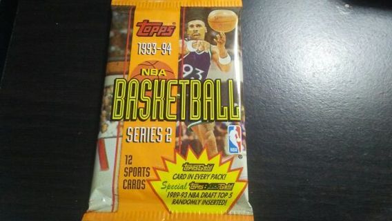 1993-1994 TOPPS NBA BASKETBALL SERIES 2 SEALED PACK 12 SPORTS CARDS