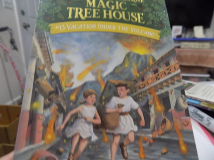 Magic Tree House # 13 Vacation Under a Volcanao by Mary Pope Osborne