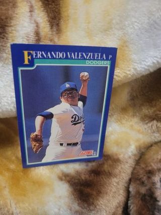 FERNANDO VALENZUELA SPORTS CARD WITH 2 MYSTERY CARDS