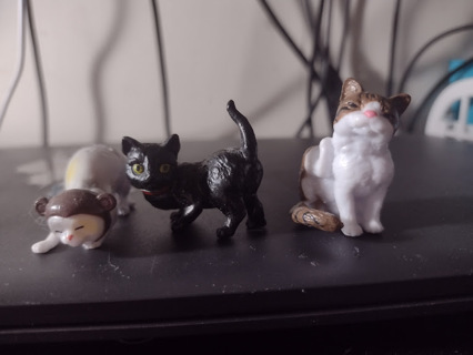 3 Cat Figures #4